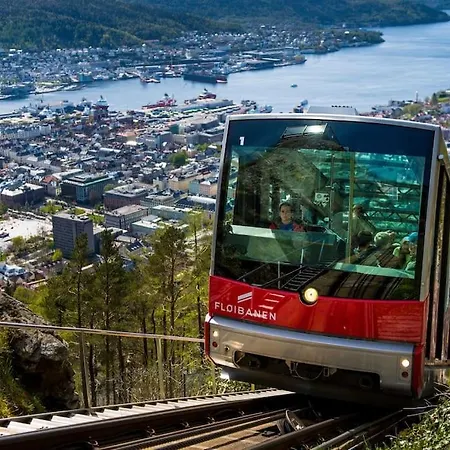 Central 2Br With Balconies And Art In Historical University Area Bergen Exteriör bild