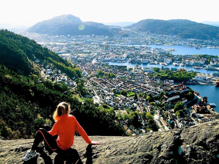 2br With Balconies And Art In Historical Area Lägenhet Bergen