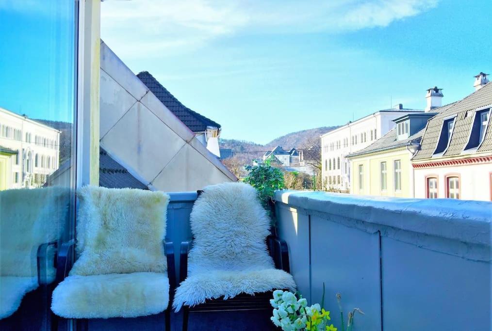Lägenhet 2br With Balconies And Art In Historical Area Bergen